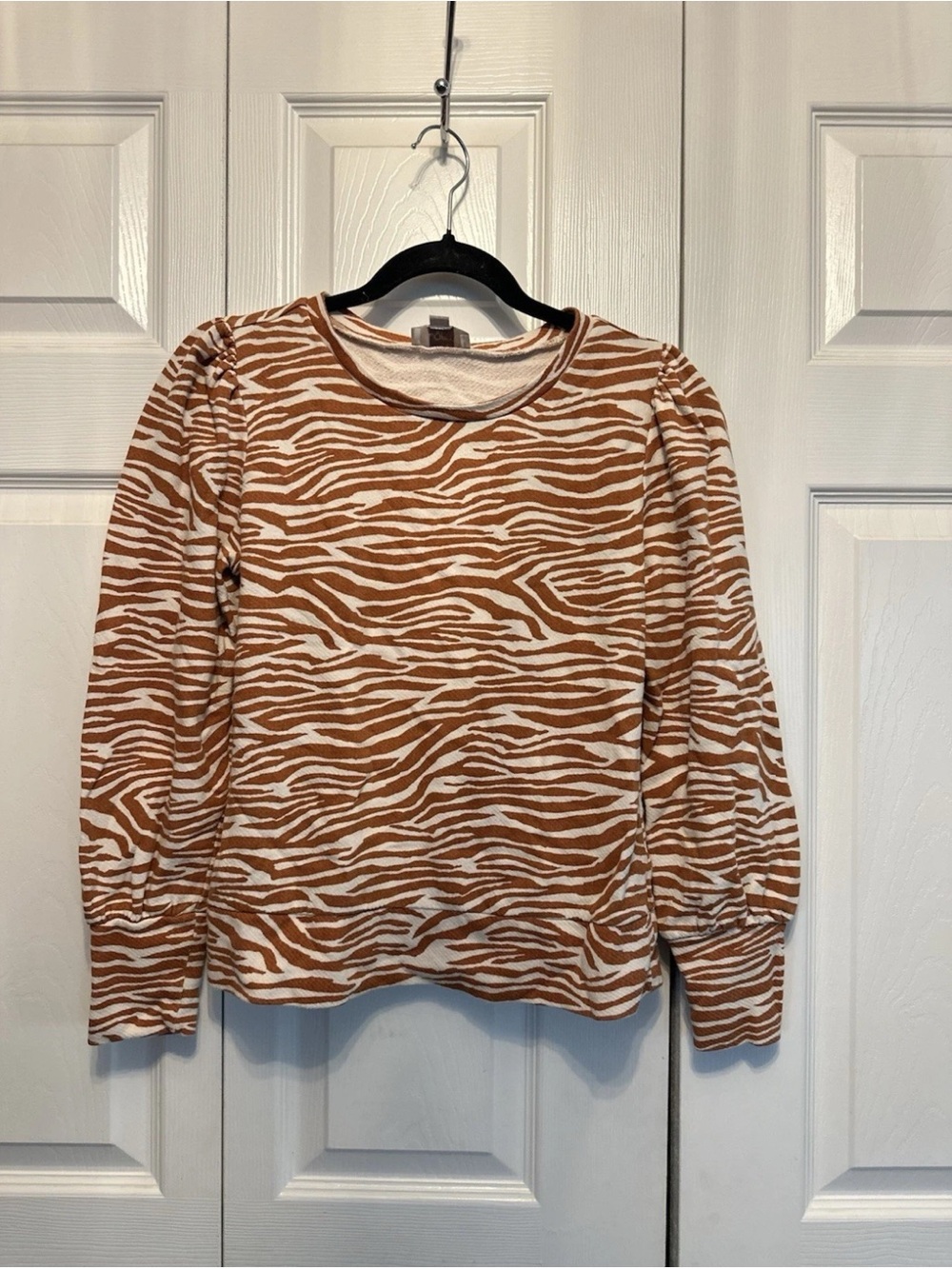 Ann Taylor Tan & White Zebra-Print Long Sleeve Pullover